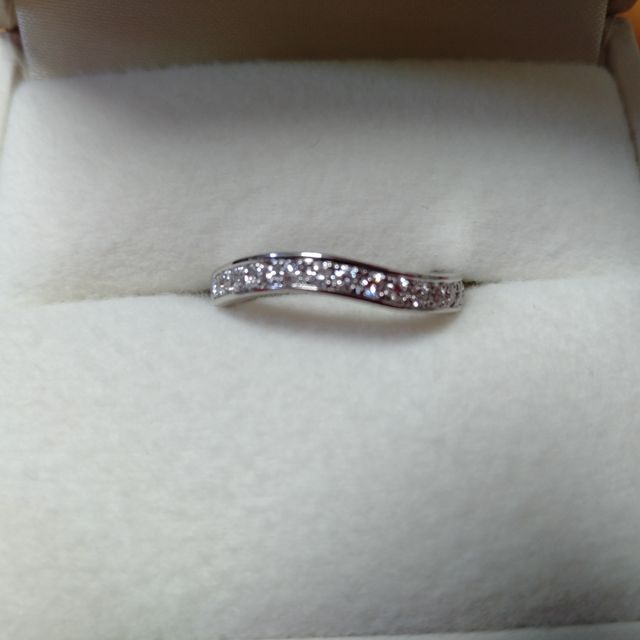 【CRAFY(クラフィ)の口コミ】 結婚指輪がカーブのついているものだったので、それに合わせて普段一緒に…