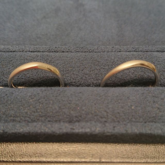 【4℃ BRIDAL(ヨンドシーブライダル)の口コミ】  シンプルなデザインで、
マッドな感じの可愛さにひかれて即決めです！
キ…