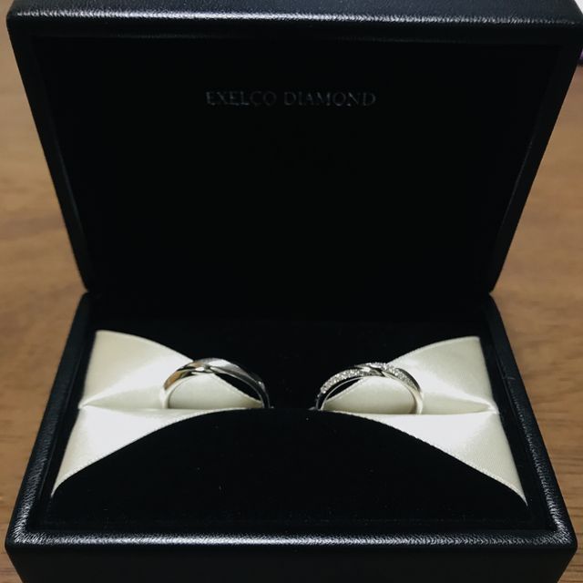 【エクセルコダイヤモンド(EXELCO DIAMOND)の口コミ】 ダイヤモンドがねじれるようなラインに沿って3カ所に入っており、つけてい…