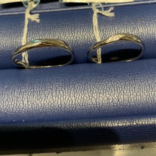 【銀座ダイヤモンドシライシの口コミ】 普段着けるために、服装に合わせやすい指輪を探していました。こちらは少…