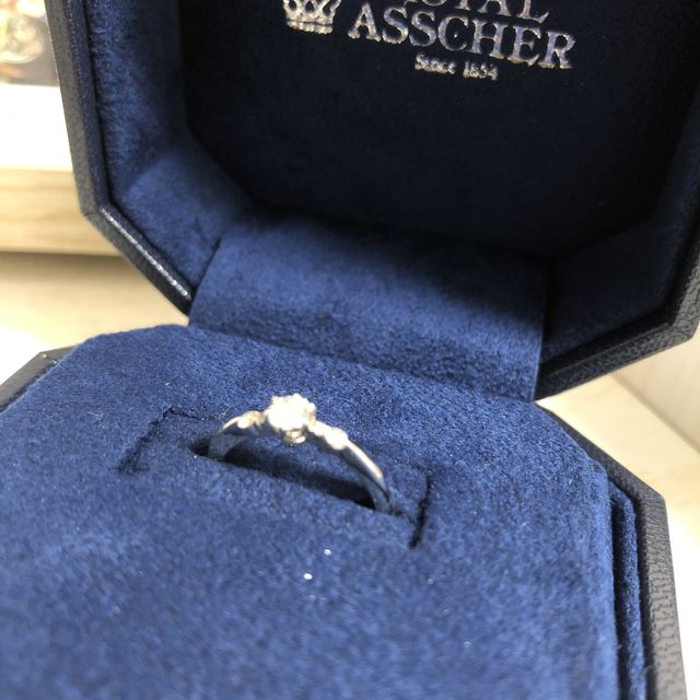【ROYAL ASSCHER(ロイヤル・アッシャー)の口コミ】 相手の好きなデザインも聞きながら、店舗での店員さんの説明を聞いてロイ…