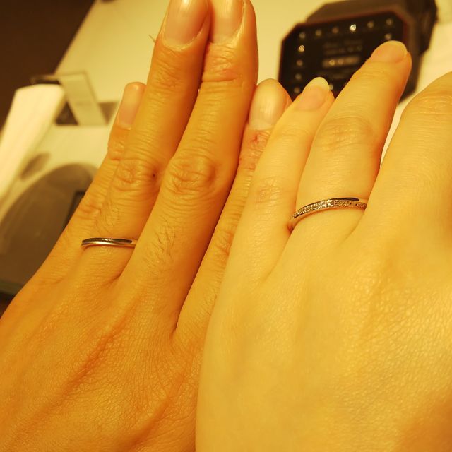 【銀座ダイヤモンドシライシの口コミ】 商品名のように、ブーケにみたてたダイヤがリングに巻き付いているような…