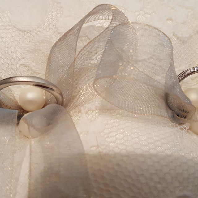 【エクセルコダイヤモンド(EXELCO DIAMOND)の口コミ】 婚約指輪と結婚指輪が重ねてつけれる指輪を探してました。
肌身離さずつけ…