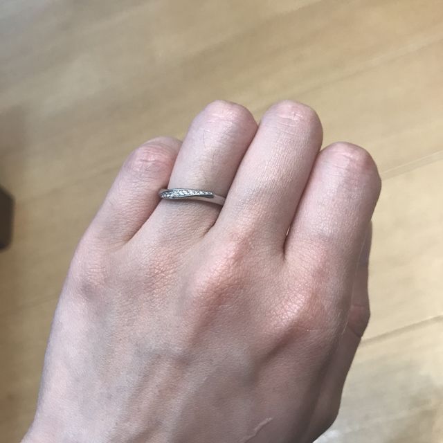 【4℃ BRIDAL(ヨンドシーブライダル)の口コミ】 指輪のデザインがとても気に入り決めてとなりました。
毎日ずっと身につけ…