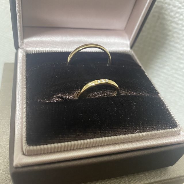 【アイプリモ(I-PRIMO)の口コミ】 イエローゴールドだったこと、そして仕事の時に邪魔にならず、指を曲げた…
