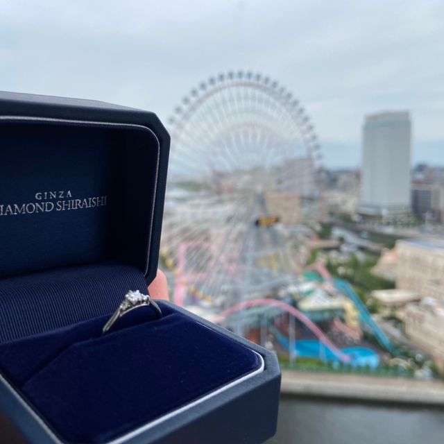 【銀座ダイヤモンドシライシの口コミ】 ダイヤモンドの大きさももちろんですが、メインとなるダイヤモンドの両隣…