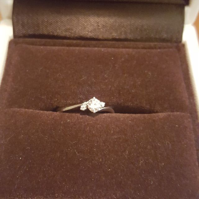 【アイプリモ(I-PRIMO)の口コミ】 丁寧に指輪の種類や指のサイズ、私たちに似合う指輪
をさがしてくださり、…