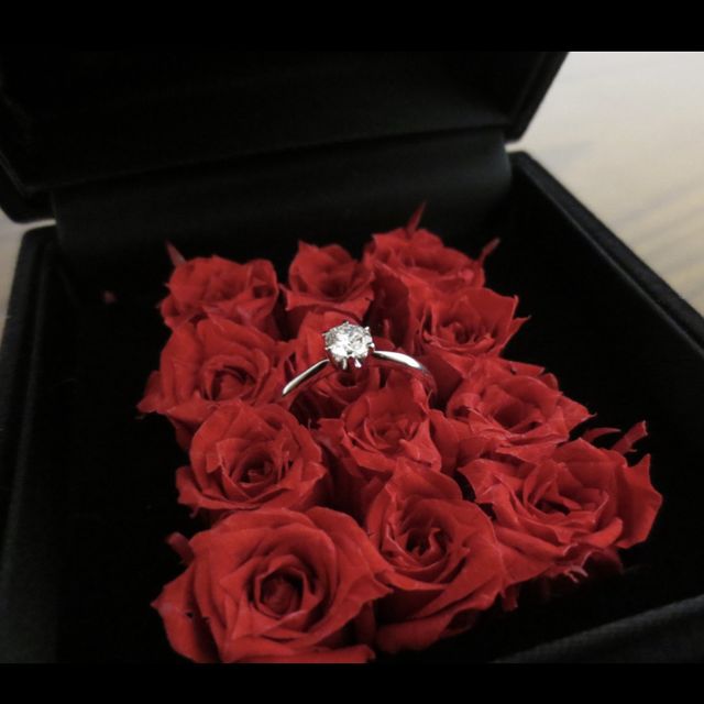 【Mariage ent(マリアージュエント)の口コミ】 ねじれていたりせず、左右対称で、且つ華やかな指輪にしたくてこのデザイ…