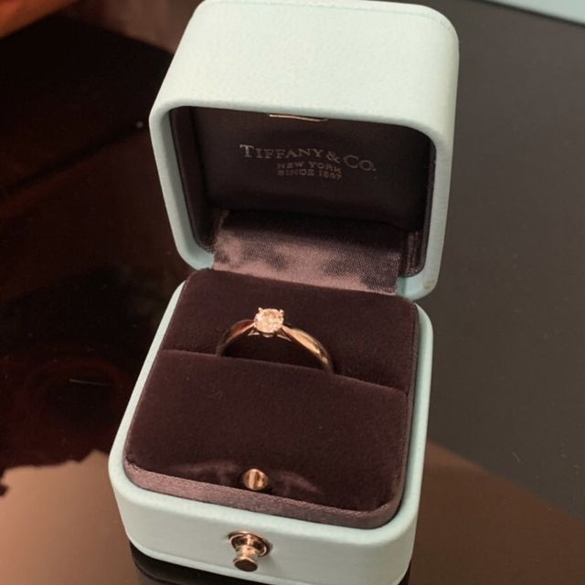 【ティファニー(Tiffany & Co.)の口コミ】 シンプルなデザイン、石があまり引っかかりのない指輪で、と彼に伝えたと…