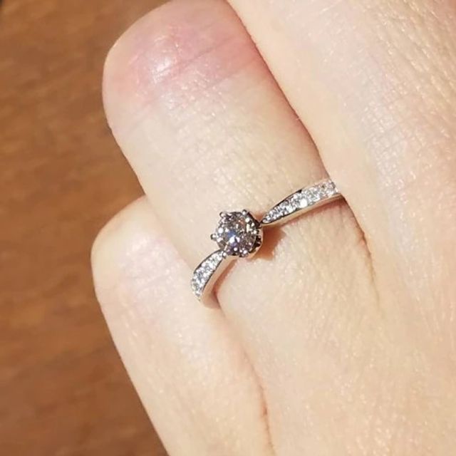 【TRECENTI(トレセンテ)の口コミ】 リングの内側が丸くなっている「内甲丸」というデザインで感触が柔らかく…