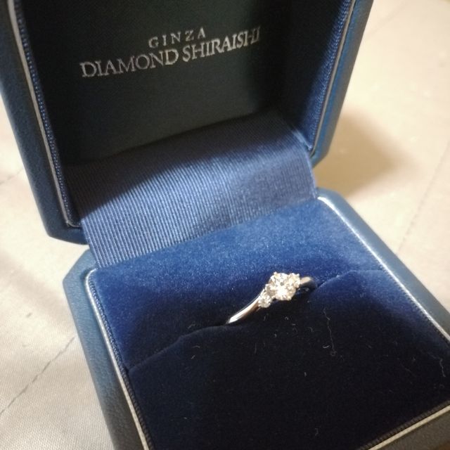 【銀座ダイヤモンドシライシの口コミ】 デザインがとてもきれいで、自分の指にもフィットする感じがしました。事…