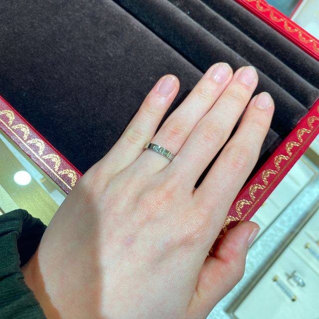 【カルティエ(Cartier)の口コミ】 海外ブランドらしい幅広で、スタイリッシュなデザインです。カルティエの…