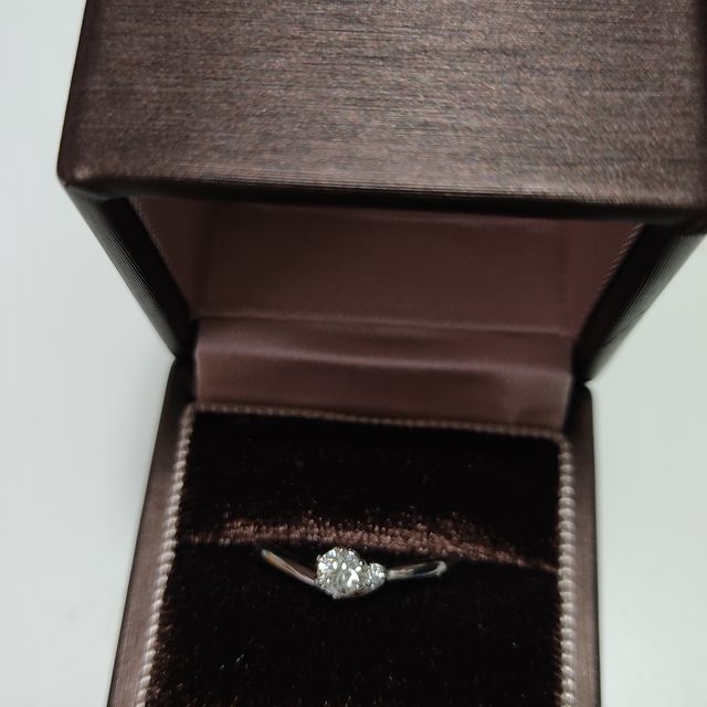 【アイプリモ(I-PRIMO)の口コミ】 デザインできめました。
シンプルで合わせやすく、かつキレイな曲線のおか…