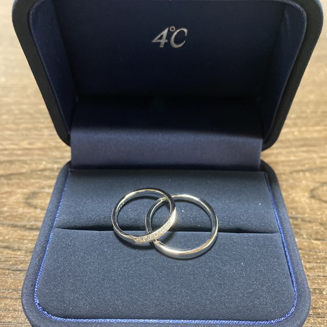 【4℃ BRIDAL(ヨンドシーブライダル)の口コミ】 ネットでどこの指輪にしようか沢山探して、夫と4℃ブライダルが保証もしっ…