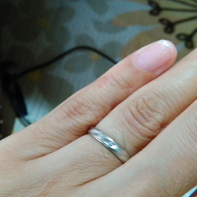 【Something Blue(サムシングブルー)の口コミ】 結婚指輪を探している時、ダイヤが付いているのが欲しかったのですが、結…