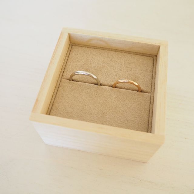 【YUKA HOJO(ユカホウジョウ)の口コミ】 シンプルなデザインで色味はゴールドを探していました。結婚指輪を探し始…