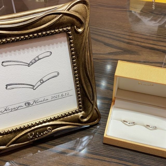 【ケイウノ ブライダル(K.UNO BRIDAL)の口コミ】 太すぎず、指にフィットして目立ちすぎないダイヤがアクセントでかわいい…