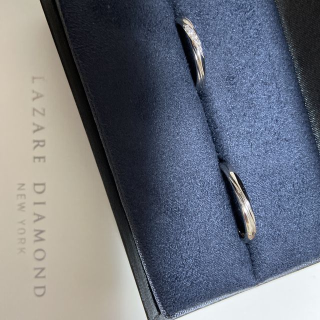 【ラザール ダイヤモンド(LAZARE DIAMOND)の口コミ】 仕事でも着用できるシンプルさもありつつ、少し凝ったデザイン性のある指…
