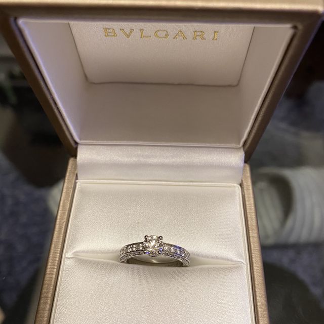 【ブルガリ(BVLGARI)の口コミ】 色んなお店を見に行き、迷いすぎてなにがいいのかわからなくなってきてい…