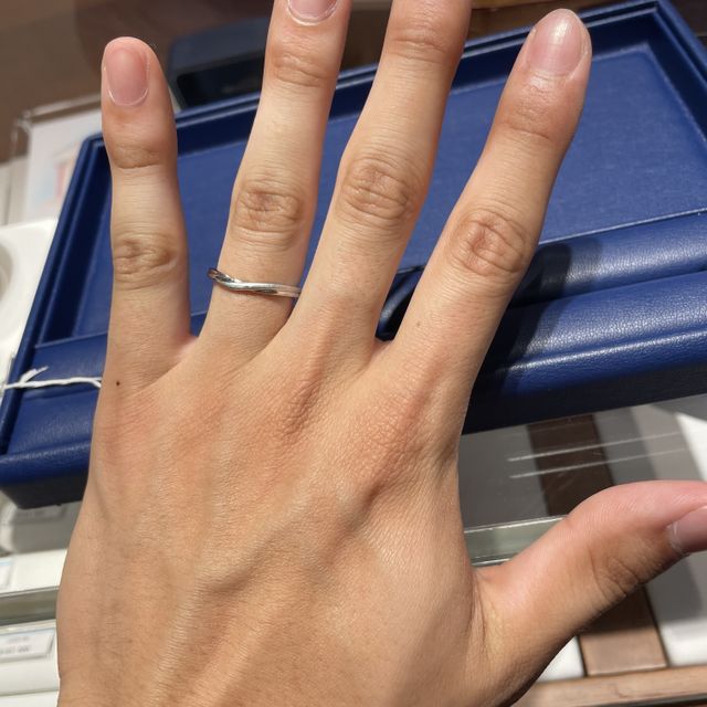 【銀座ダイヤモンドシライシの口コミ】 指輪のデザインがとても可愛いものが多く、種類も豊富でした。またそれぞ…