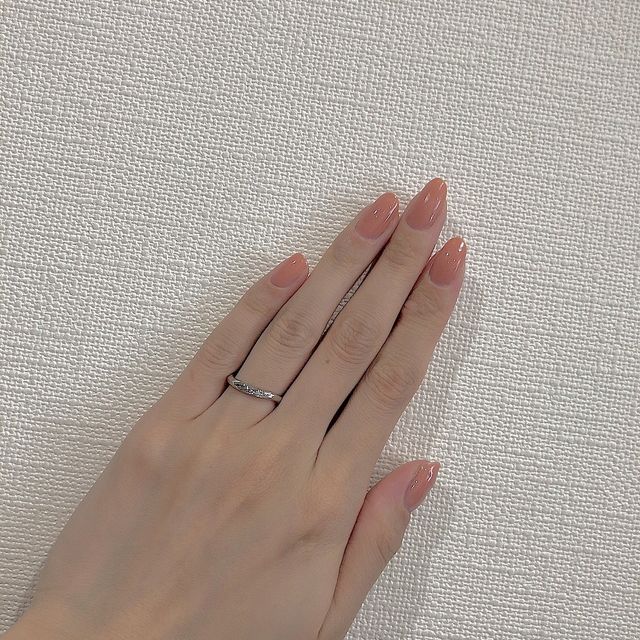 【銀座ダイヤモンドシライシの口コミ】 長く身につけるものなので、シンプルなものを探していました。初めはダイ…