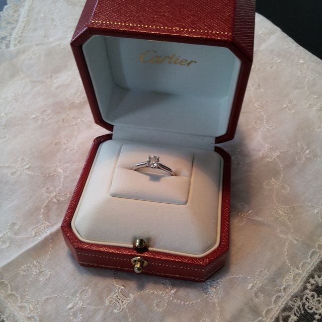 【カルティエ(Cartier)の口コミ】 定番のデザインでどんなシーンにも合わせ易いので決めました。石を選べる…