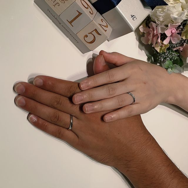 【4℃ BRIDAL(ヨンドシーブライダル)の口コミ】 派手すぎず控えめながら存在感のあるダイヤが素敵だったのと、手に馴染む…