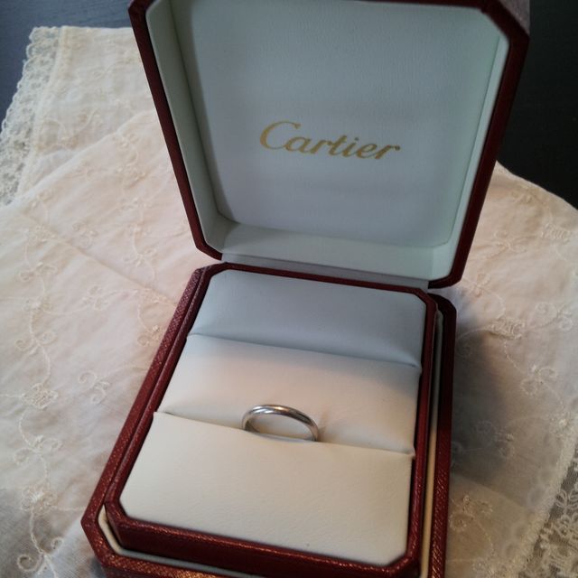【カルティエ(Cartier)の口コミ】 婚約指輪をカルティエにしたので、結婚指輪もあわせてカルティエにしまし…