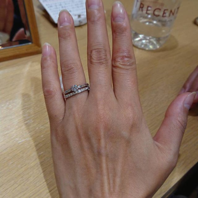 【TRECENTI(トレセンテ)の口コミ】 エンゲージリングもマリッジリングもどちらもダイヤがたくさんついていて…