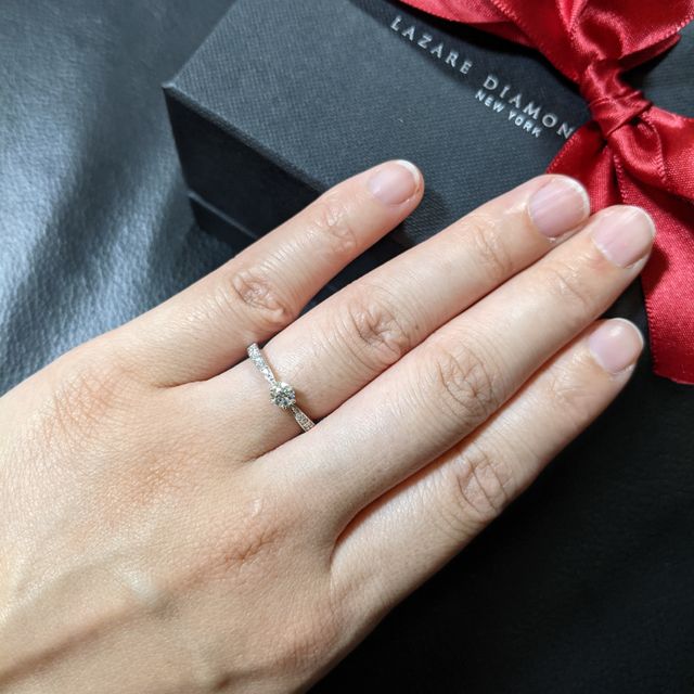 【ラザール ダイヤモンド(LAZARE DIAMOND)の口コミ】 一緒に下見をしたりはせずに、彼が選んでくれました。
知らないところで色…