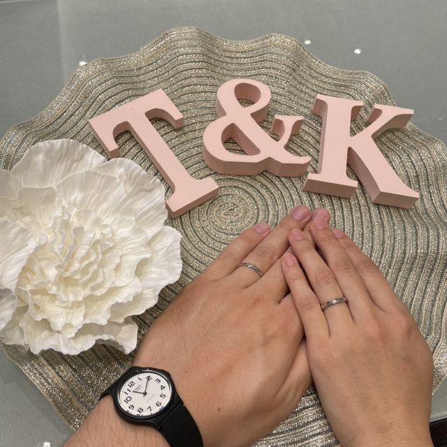 【アイプリモ(I-PRIMO)の口コミ】 ペアで繋がったデザインで少し太めなのが結婚指輪らしいのと、ダイヤが１…