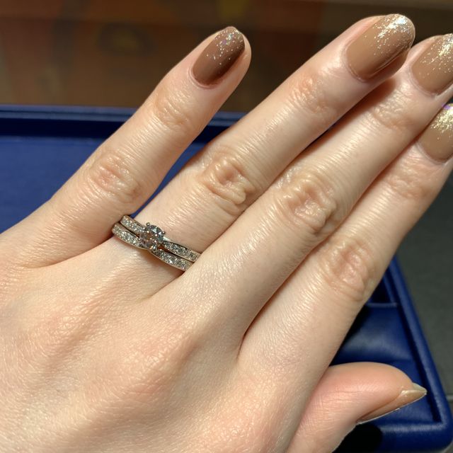 【銀座ダイヤモンドシライシの口コミ】 某高級ブランドに似ているデザインです。とっても可愛いです。ダイヤモン…