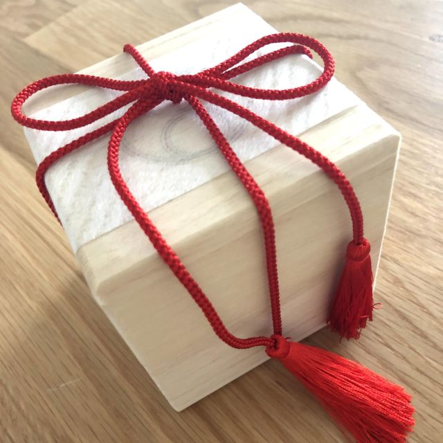 【TOMOE(トモエ)の口コミ】 細身でシンプルかつ、おしゃれなデザインが気に入りました。いくつか試着…