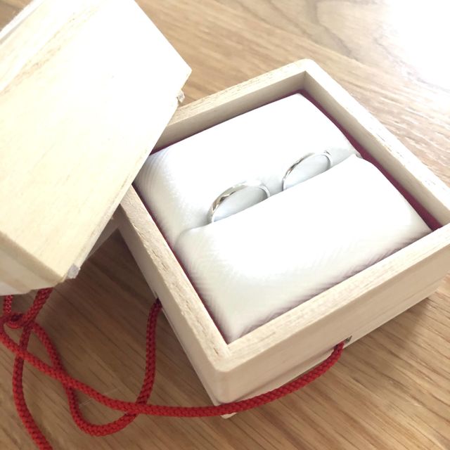 【TOMOE(トモエ)の口コミ】 細身でシンプルかつ、おしゃれなデザインが気に入りました。いくつか試着…