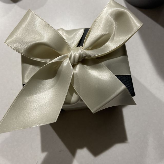 【エクセルコダイヤモンド(EXELCO DIAMOND)の口コミ】 デザインが気に入ったからです。
もともとペアではなく自分の気に入ったも…