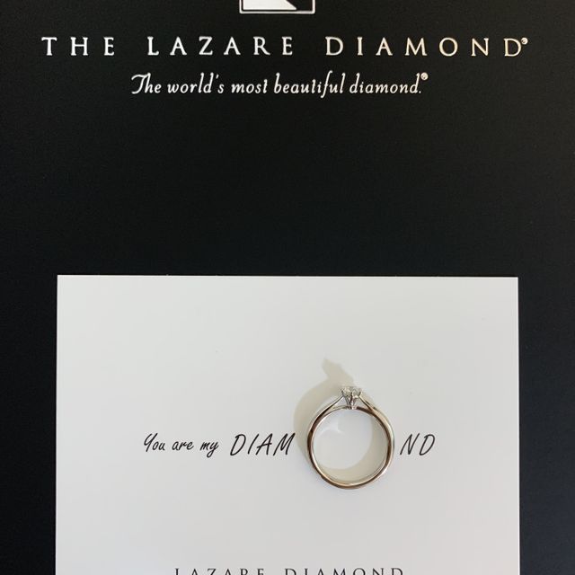 【ラザール ダイヤモンド(LAZARE DIAMOND)の口コミ】 婚約指輪はダイヤモンドを主役にしたかったので、シンプルなソリティアリ…