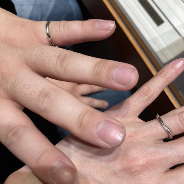【銀座ダイヤモンドシライシの口コミ】 シンプルなデザインで探していました。最初はプラチナリングだけを試着し…
