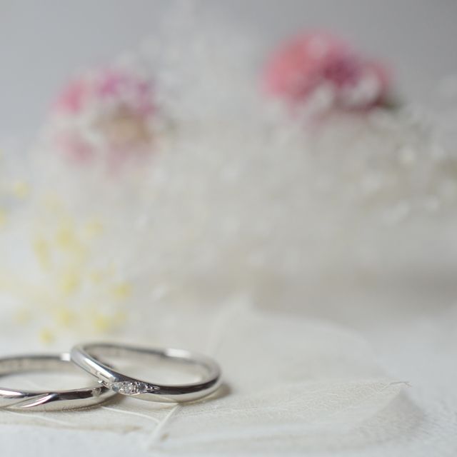 【CRAFY(クラフィ)の口コミ】 二人とも繊細で、しっくり馴染む感じの指輪にしたかったので、このデザイ…