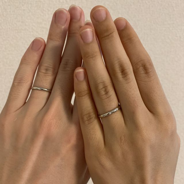 【銀座ダイヤモンドシライシの口コミ】 デザインとしてはシンプルで加工が少なく、ダイヤモンドが多すぎない指輪…