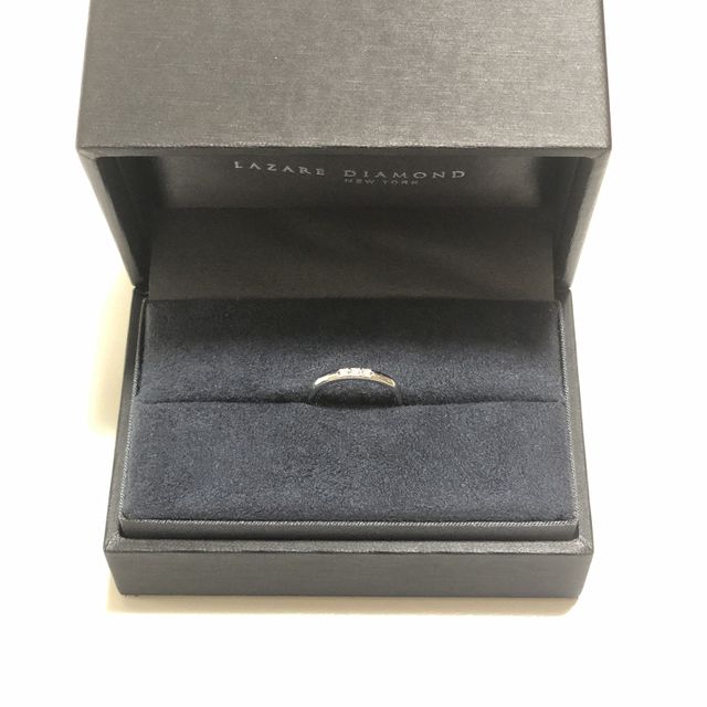 【ラザール ダイヤモンド(LAZARE DIAMOND)の口コミ】 光に当たるとキラキラとラメのように綺麗に光るところが気に入り、購入し…