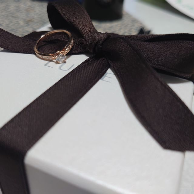 【LUCIE(ルシエ)の口コミ】 デザインに一目惚れをして、購入を前提に試着に行きました。実物は画像で…