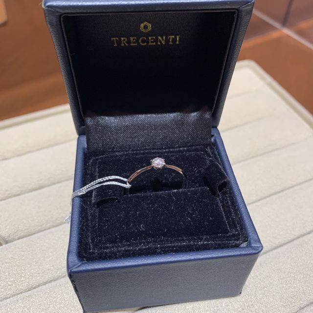 【TRECENTI(トレセンテ)の口コミ】 シンプルでプラチナ素材のものを探しており、デザインとしても想像通りだ…