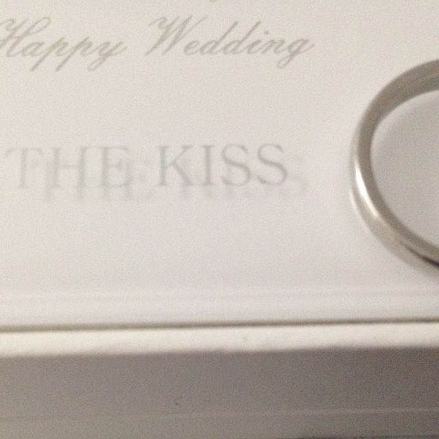 【THE KISS(ザ・キッス)の口コミ】 指輪にお互いの誕生石と好きなメッセージを20文字以内を彫刻できる事から…