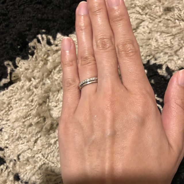 【STAR JEWELRY(スタージュエリー)の口コミ】 ストレートのデザインで将来年老いてもつけていて違和感がなさそうなもの…