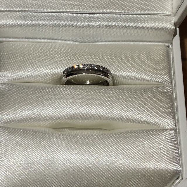 【STAR JEWELRY(スタージュエリー)の口コミ】 ストレートのデザインで将来年老いてもつけていて違和感がなさそうなもの…