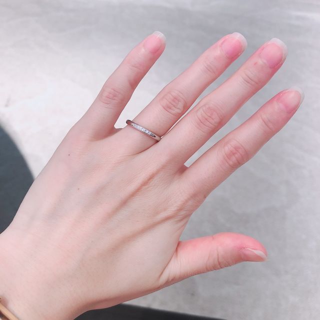 【銀座ダイヤモンドシライシの口コミ】 長年つけていても飽きが来ないシンプルなデザインを探していて、つけた瞬…