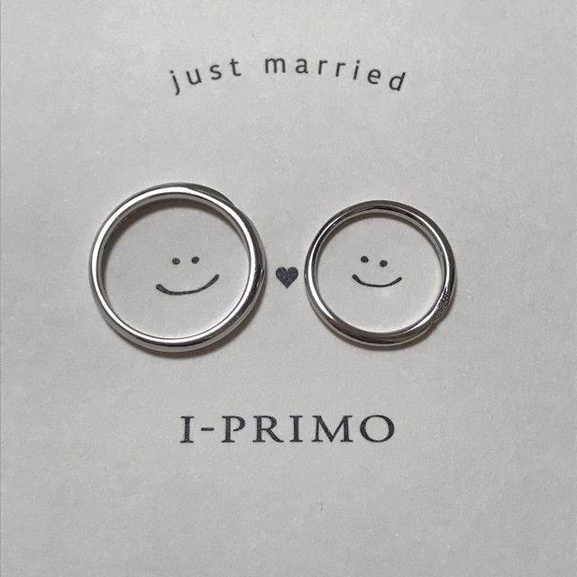 【アイプリモ(I-PRIMO)の口コミ】 婚約指輪は細身でウェーブがかかっているキタルファの右上がりにセッティ…