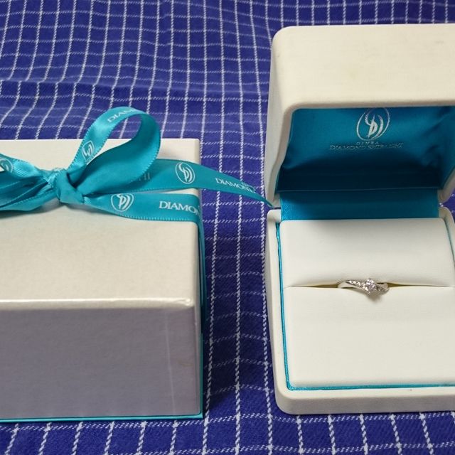 【銀座ダイヤモンドシライシの口コミ】 やはり、試着したときのフィット感です。
流れるような波打つ感じがとても…