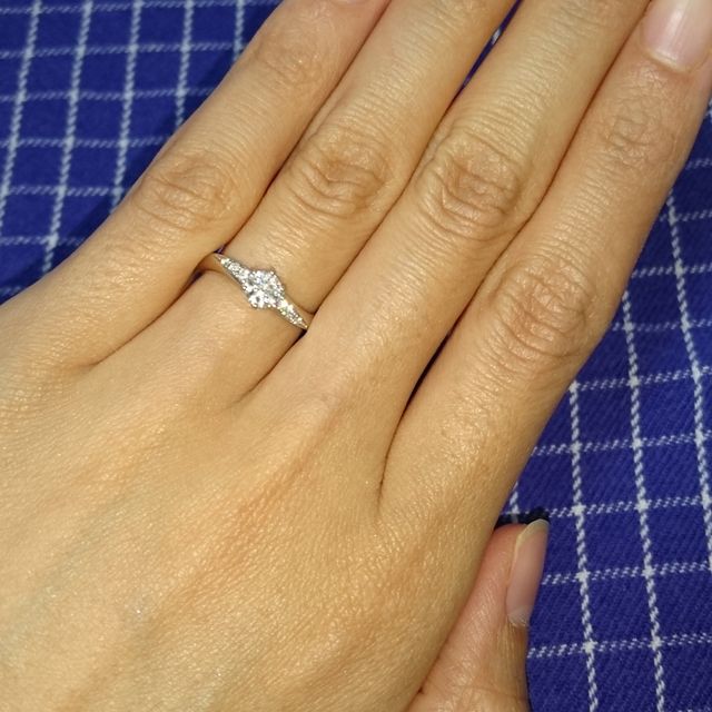 【銀座ダイヤモンドシライシの口コミ】 やはり、試着したときのフィット感です。
流れるような波打つ感じがとても…