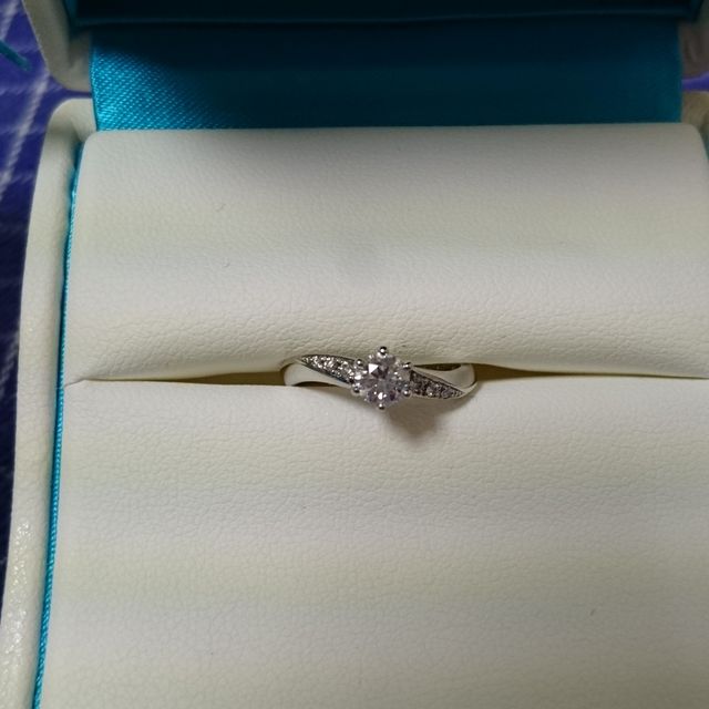 【銀座ダイヤモンドシライシの口コミ】 やはり、試着したときのフィット感です。
流れるような波打つ感じがとても…